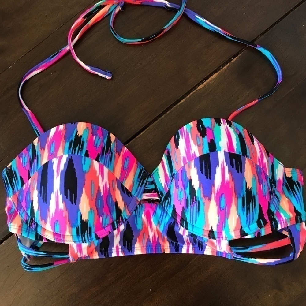 Xhilaration bikini two piece swim suit top.  Size large.
